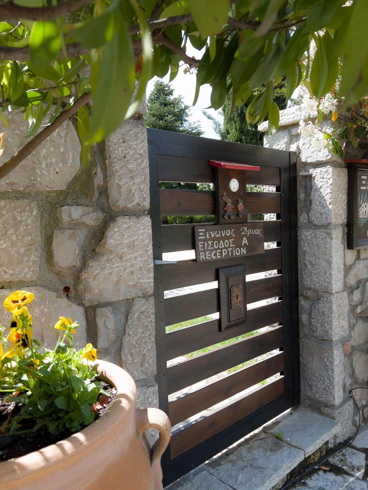 Dryas Guesthouse Polydrossos Eksteriør billede